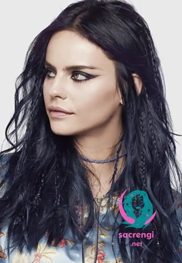 Modern Stil İçin Siyah Saç Renk Tonları ve Uyumlu Seçenekler