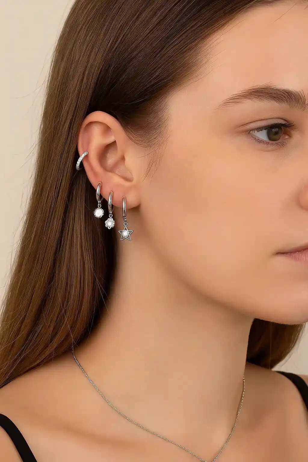 Modern ve Zarif Küpe Setleri: Günümüz Takı Trendlerini Yansıtan Şık Tasarımlar