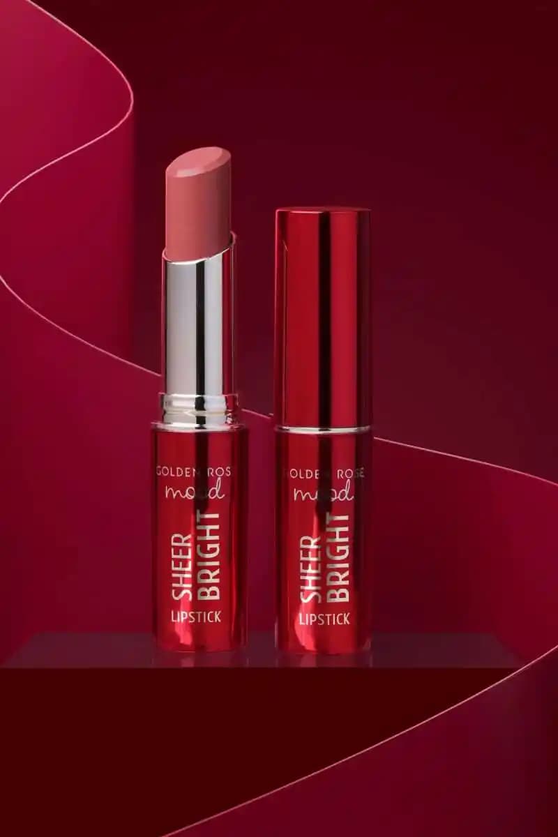 Parlak Ruj Seçimi ve Uygulama İpuçlarıyla Göz Alıcı Makyaj