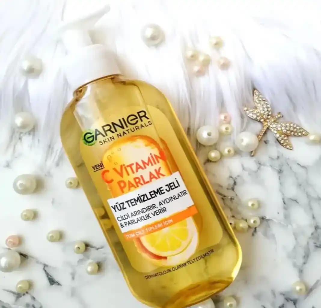 Parlak ve Sağlıklı Cilt İçin Doğru Yüz Temizleme Yöntemleri ve Ürün Seçimi