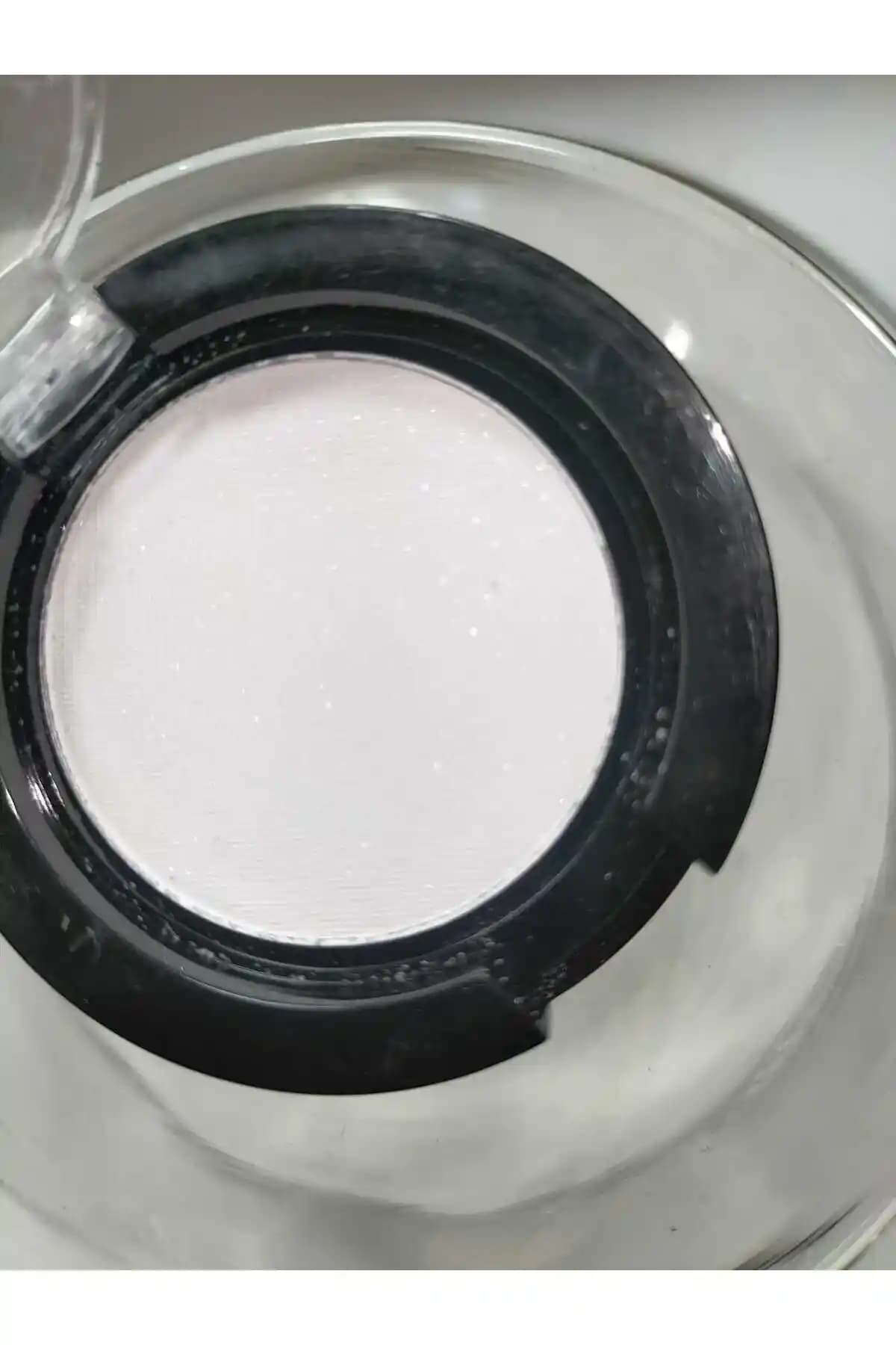 Parlaklık Sunan Tekli Göz Farları ile Dikkat Çekici Göz Makyajı Rehberi