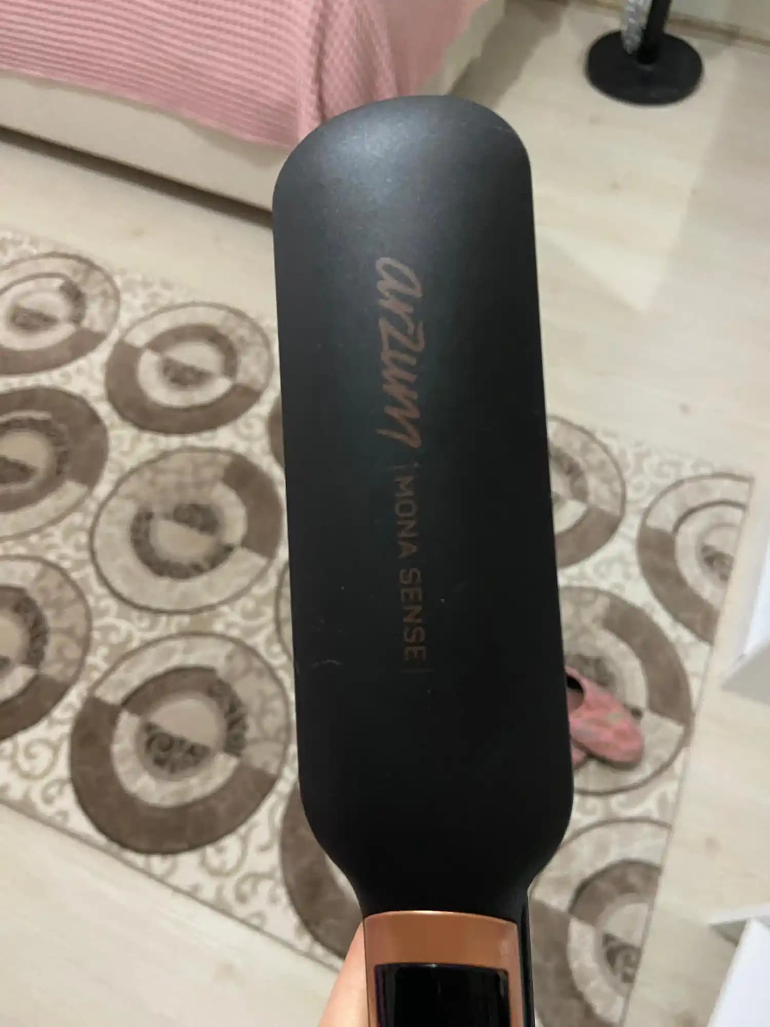 Saç Düzleştirici Karşılaştırması: Arzum Mona Sense ve Grundig HS 7031 Özellikleri ve Performans Analizi