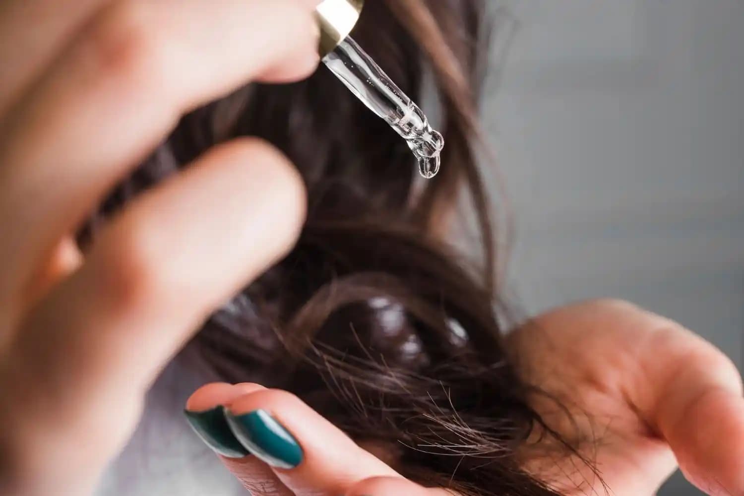 Saç Kırıklarını Azaltan Bilimsel ve Doğal Bakım Yöntemleri