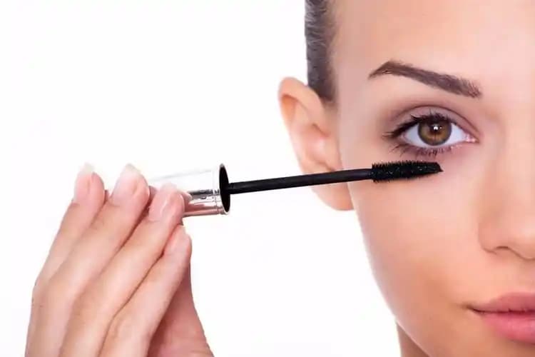 Seffaf Rimel ile Doğal Makyajın Sırları ve Günlük Kullanım İpuçları