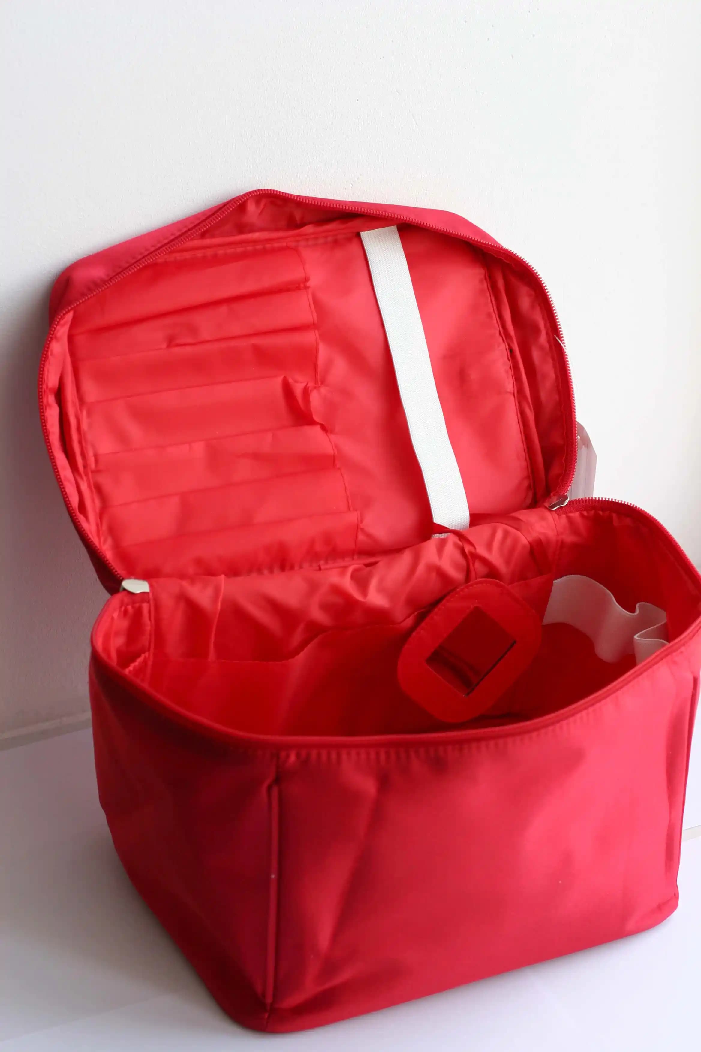 Seyahat İçin Uygun Kompakt Kozmetik Çantaları: Hafif ve Dayanıklı Tasarımlar