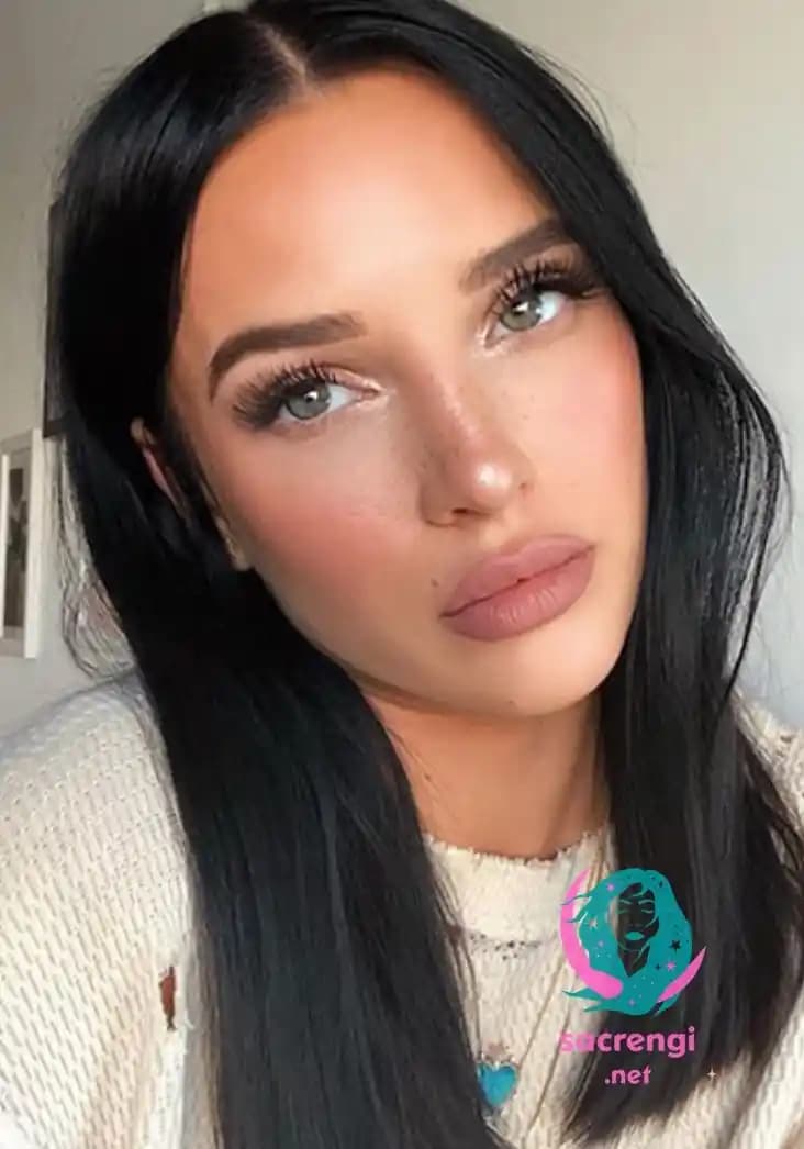 Siyah Saç Renk Tonları ve Bakım Önerileri: Parlak ve Sağlıklı Saçlar İçin İpuçları