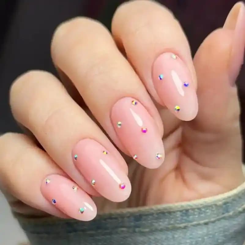 Tırnak Estetiğinde Güncel Trendler ve Sağlıklı Bakım İpuçları