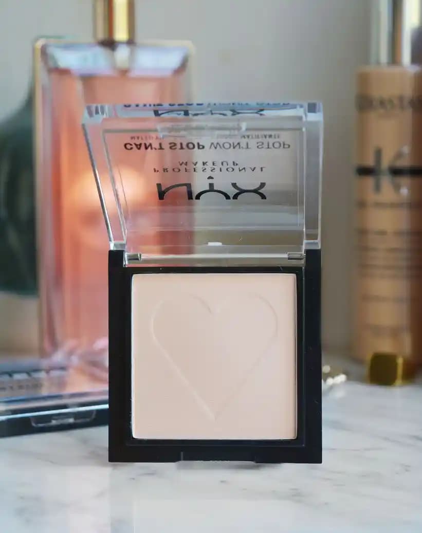 Yağlı Ciltler İçin Matlaştırıcı Ürünler ve Alternatif Seçenekler Rehberi