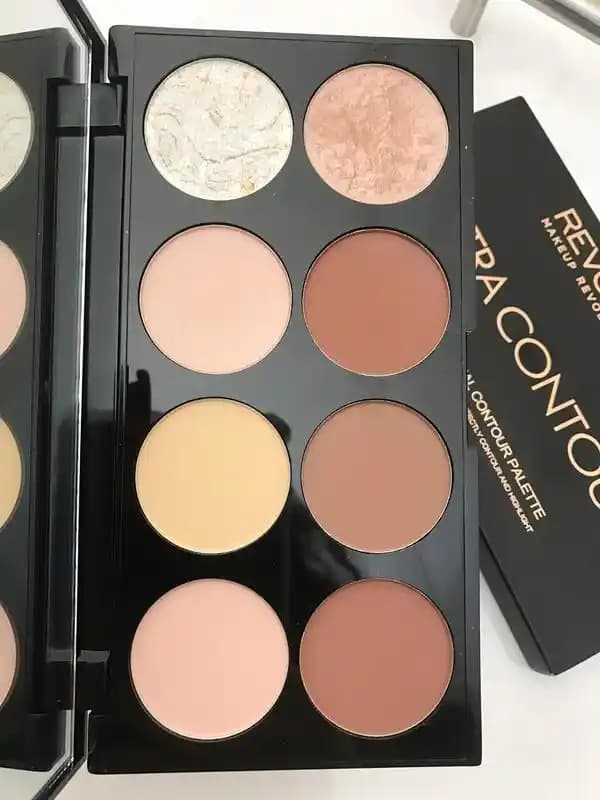 Yüz Hatlarını Vurgulayan Kontur Paletleri: Doğal ve Profesyonel Makyaj İpuçları