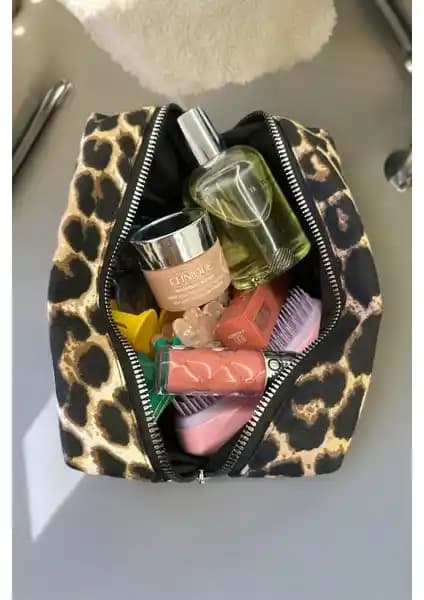 Makyaj Çantası ve Organizerleri Karşılaştırması: Tasarım, Malzeme ve Kullanıcı Yorumları