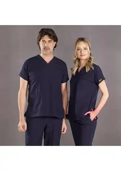 Sağlık Çalışanları İçin Çizgi Medikal Hemşire ve Doktor Forması Karşılaştırması