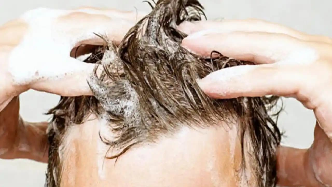 Günlük Saç Yıkamanın Saç ve Saç Derisi Sağlığı Üzerindeki Bilimsel Etkileri ve Kişisel Bakım Önerileri