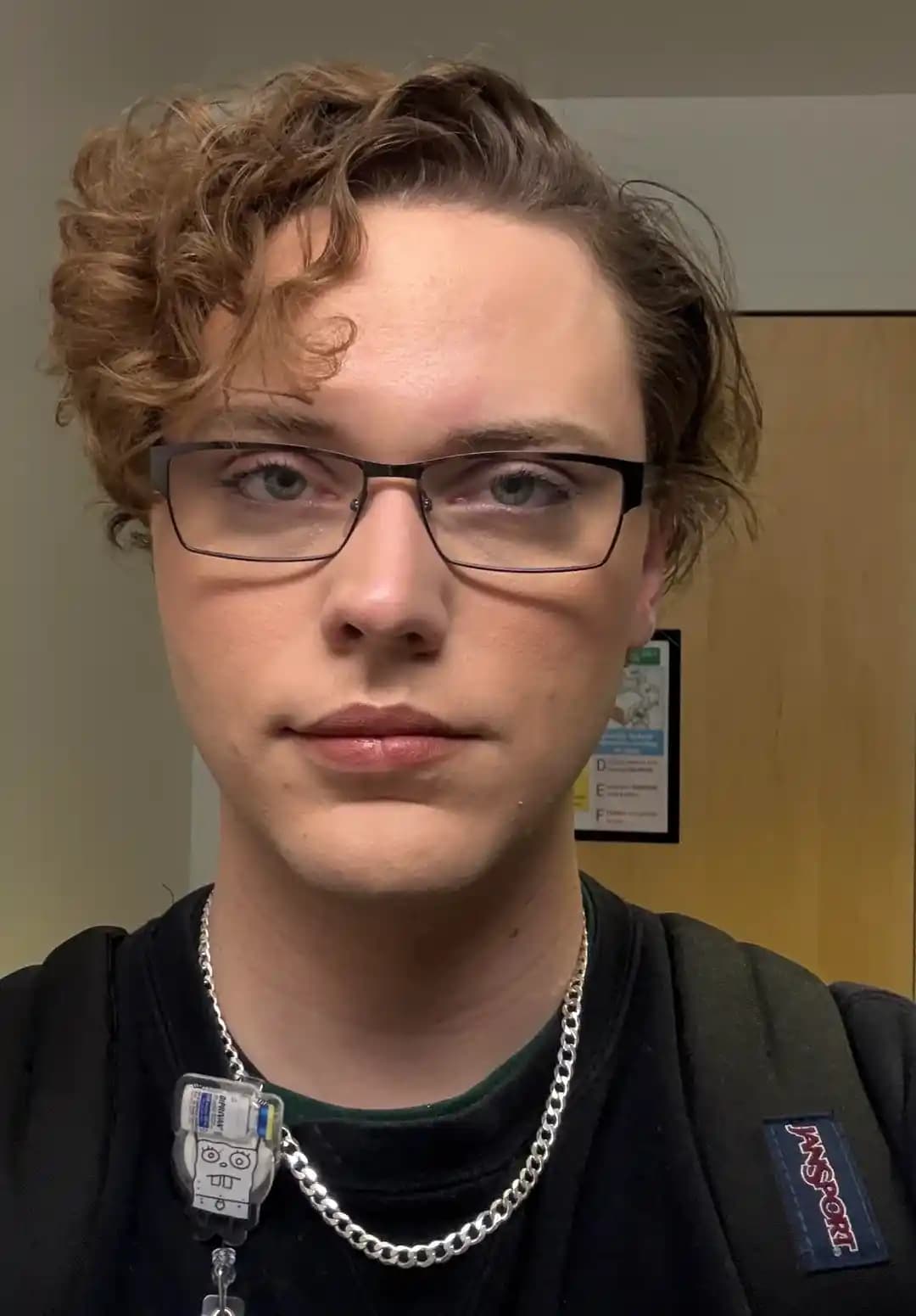 Kış Temalı Buz Prensesi Makyajı: Androgün Yüzler İçin İş Ortamına Uygun Soğuk Tonlar