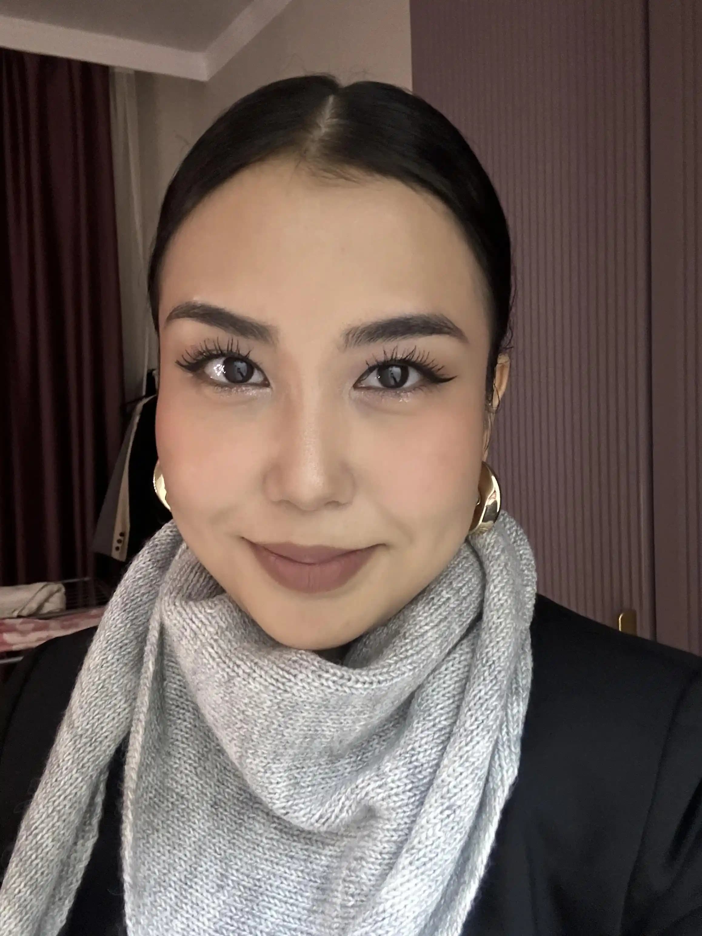 Kurumsal Akşam Yemeği İçin Zarif ve Detaylı Makyaj Rehberi