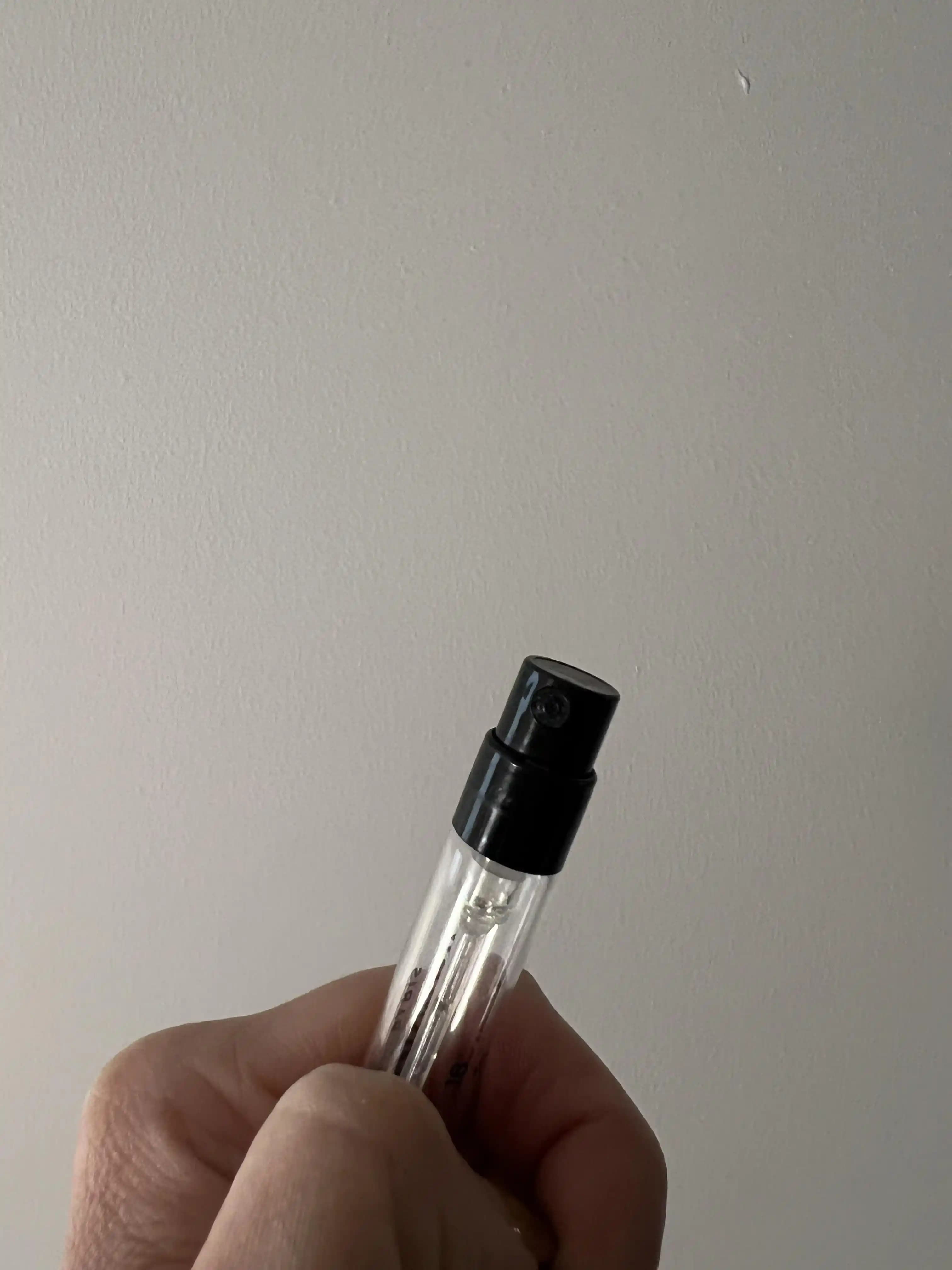 Numune Boy Parfüm Şişelerinin Açılması ve Yeniden Doldurulması Yöntemleri