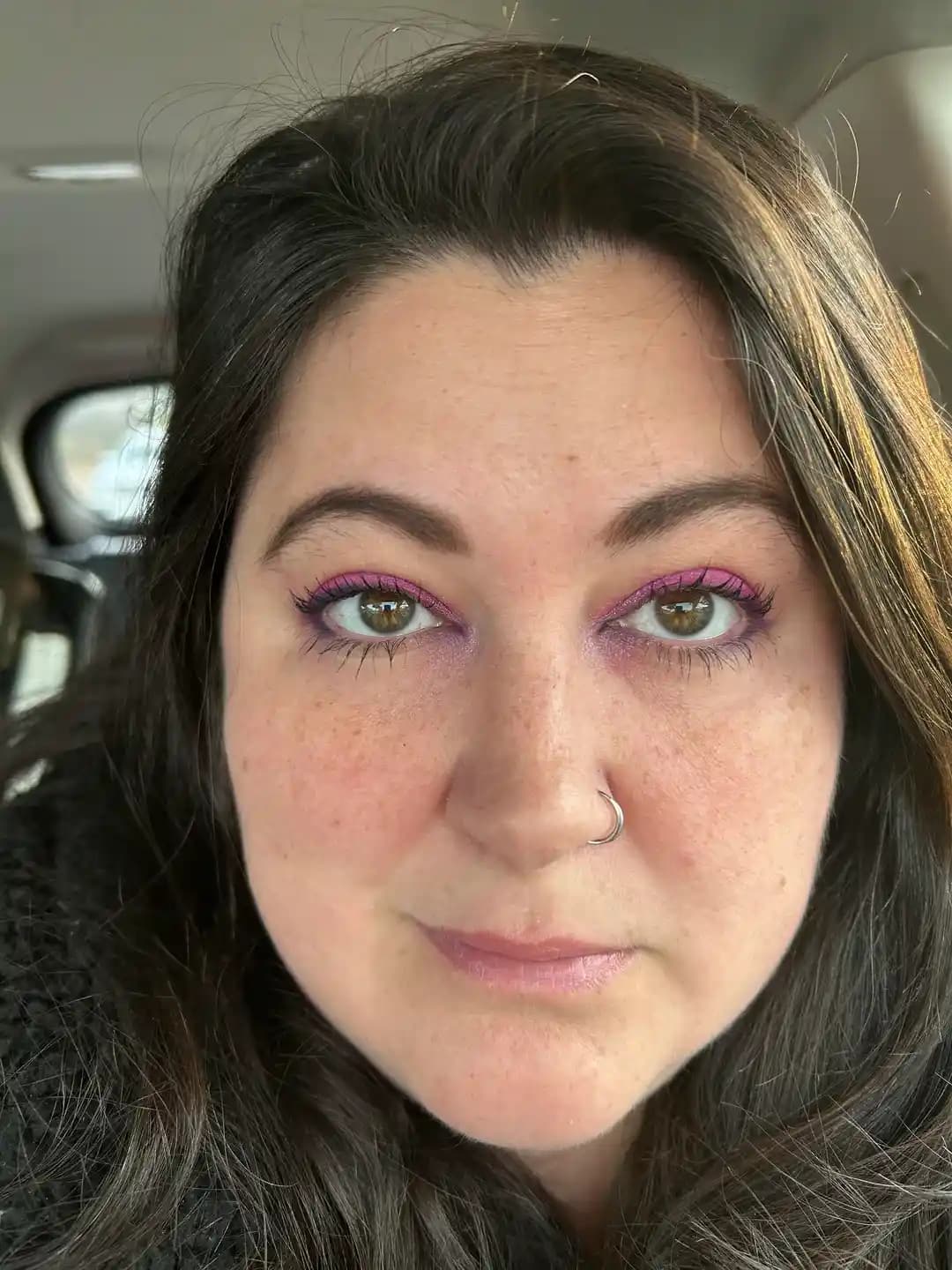 Renkli Göz Farı Kullanımı: Göz Rengi Uyumu, Uygulama Teknikleri ve Stil Önerileri