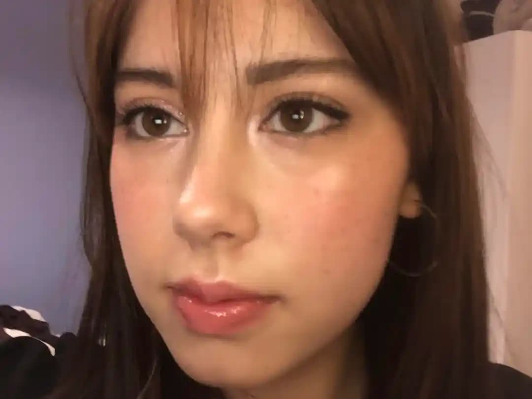 Victoria's Secret Meleği Makyajı: Doğal Parlaklık ve Reddedilme Deneyiminde Özgüven