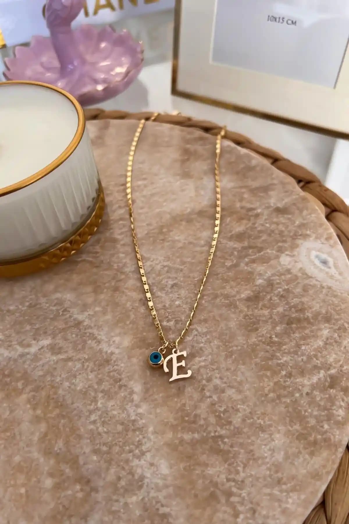 E Harfli Kolye Trendleri: Zarif Tasarımı ve Anlamlı Hediye Seçenekleri