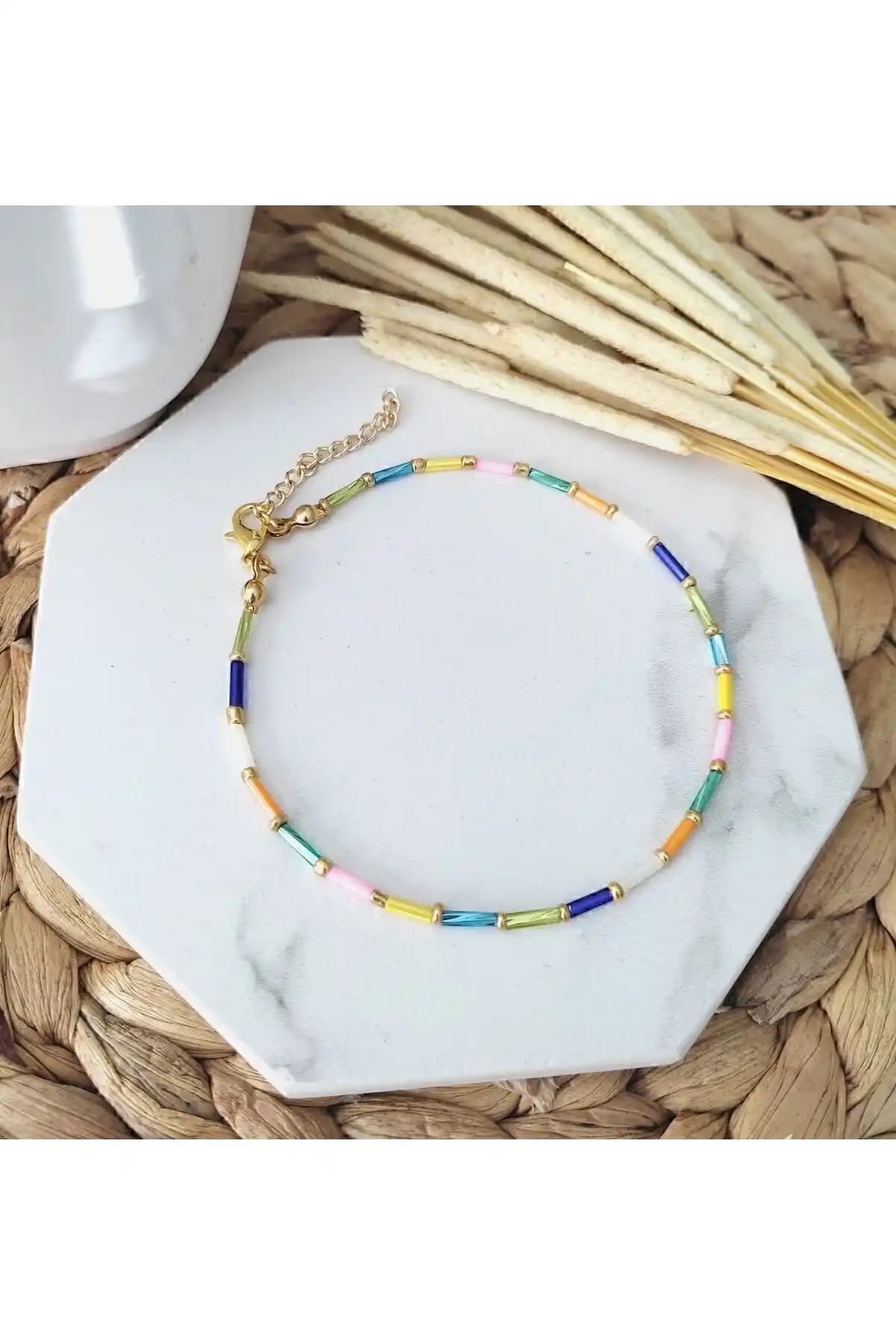 Kadın Renkli Çubuk Halhal: Şıklık ve Konforu Bir Arada Sunan Takı Seçeneği