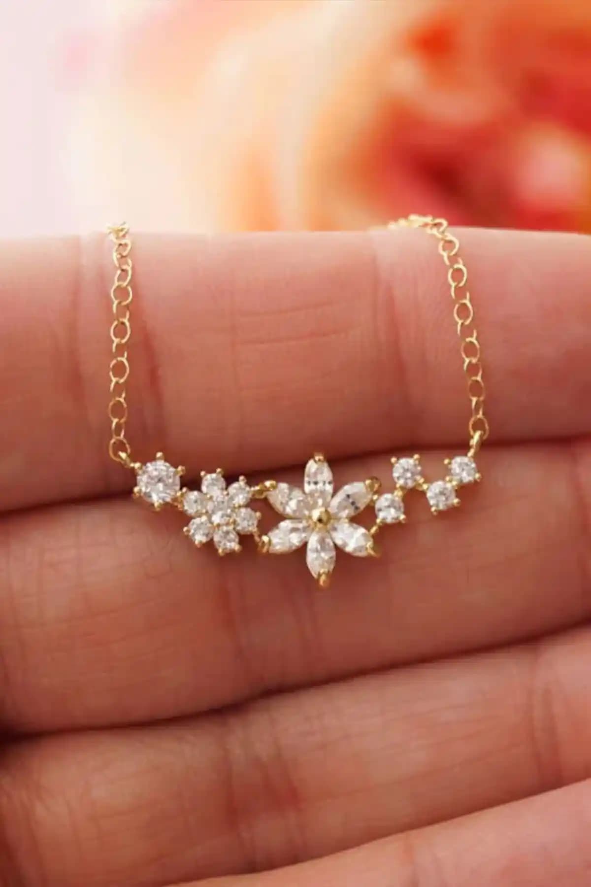 Sahira Jewelry Modern Kolye Karşılaştırması Beyaz Unutma Beni ve Orkide Tasarımı