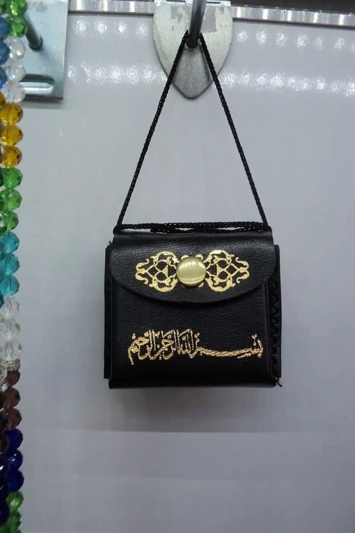ÜmitHediyelik Araba Süsü Askılı Küçük Kur'an Modern ve Manevi Dekoratif Ürün