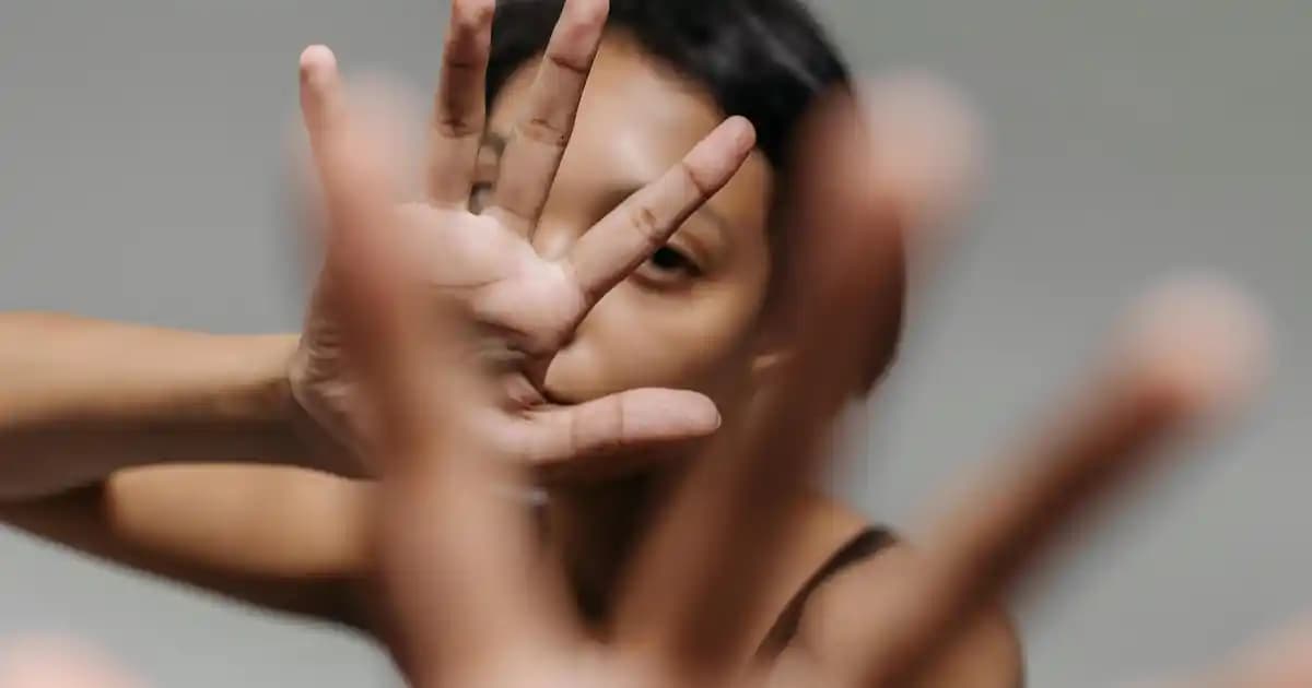 2025'te Göz Çevrenizi Gençleştirecek Doğal Bakım Sırrı: Agarta Kremi