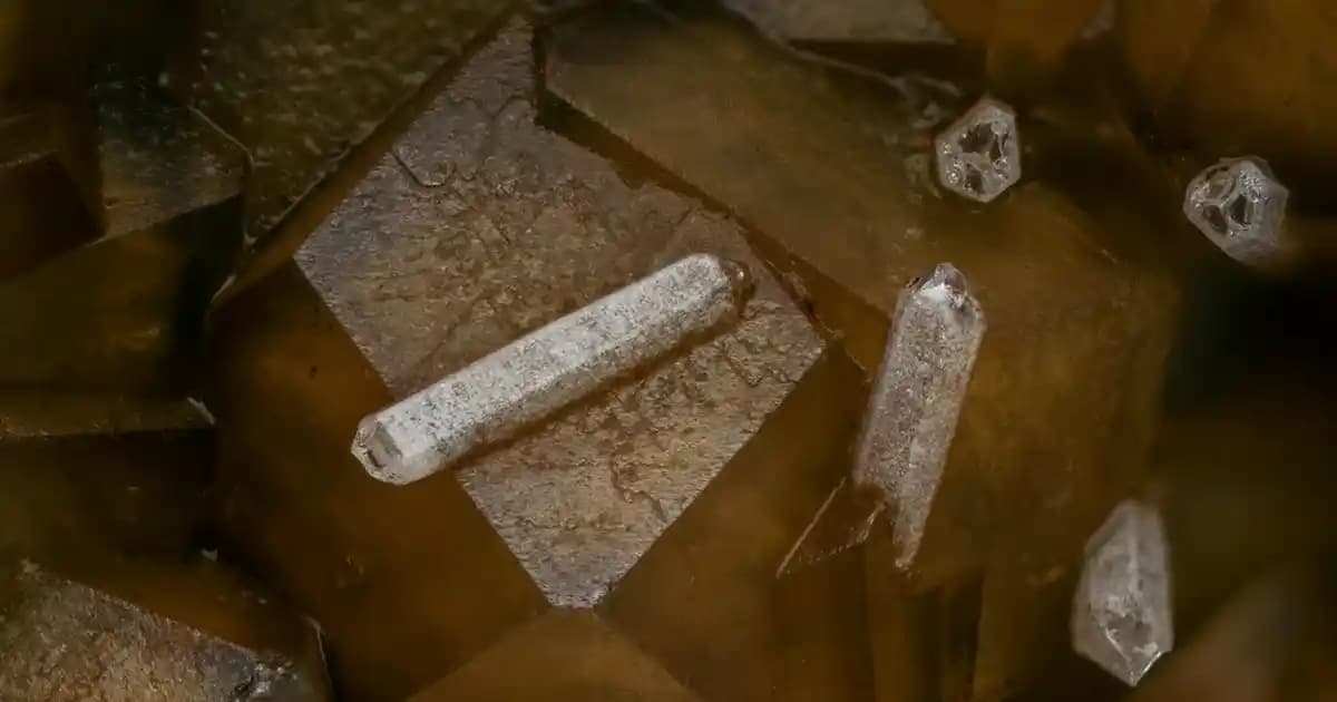 La Roche-Posay Mikro Soyucu Tonik: Gözenekleri Sıkılaştıran ve Cilt Yenileyici Ürün