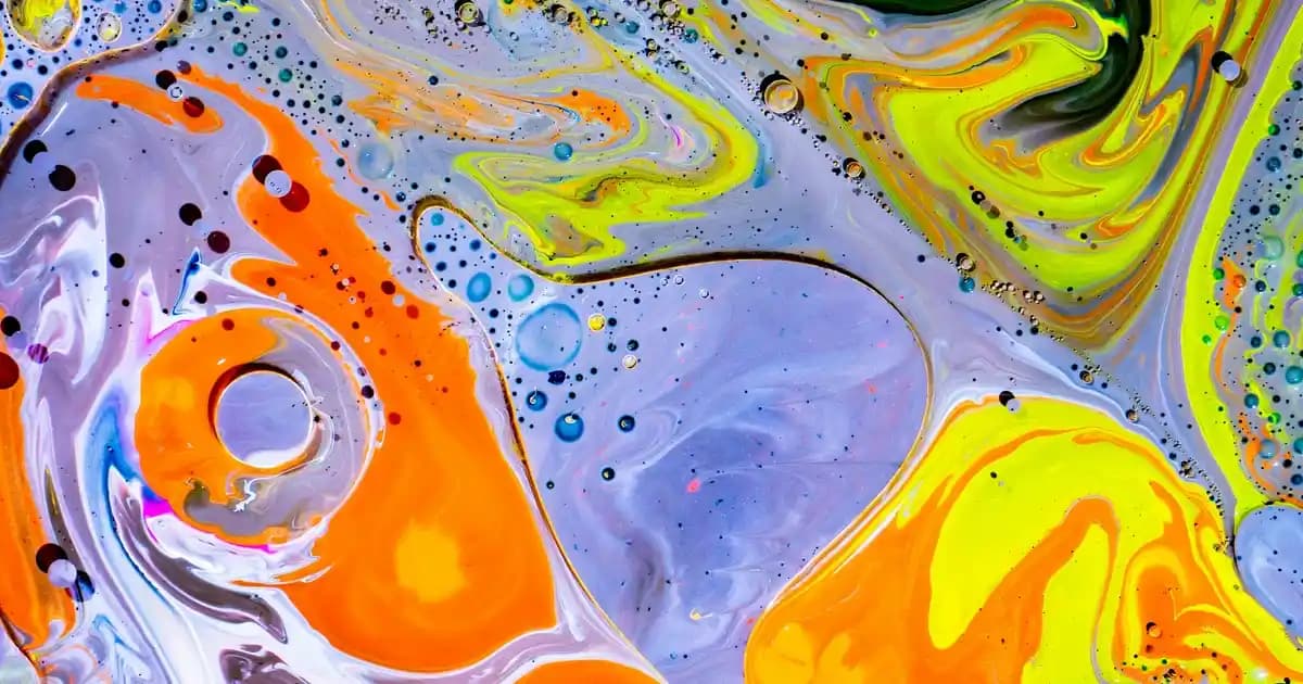 Shower Gel Nedir? Kozmetik Dünyasında Temizlik ve Konforun Temel Ürünü