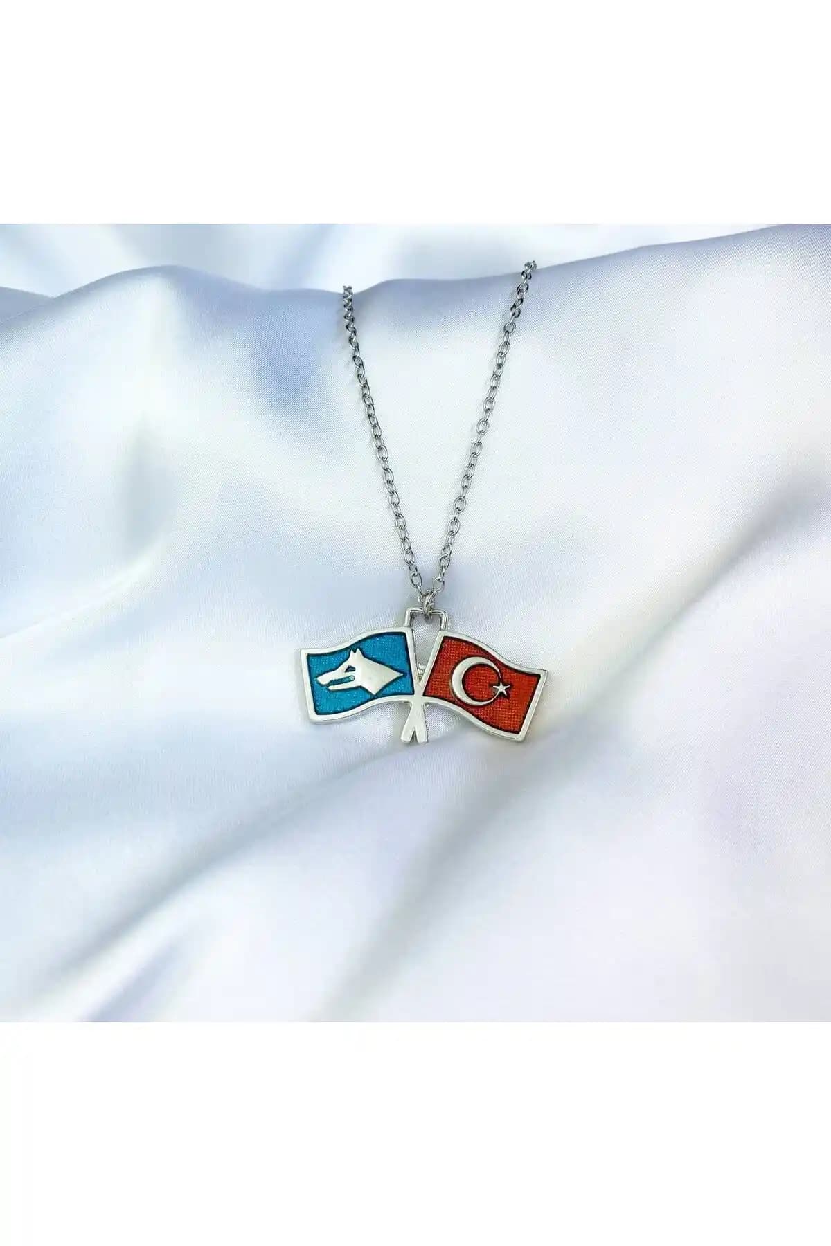 Herşey Nota Türk Bozkurt İkili Bayrak Kolye: Dayanıklı ve Anlamlı Tasarım