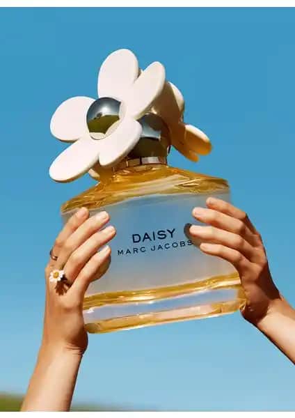 Marc Jacobs Daisy ve Prada Paradoxe İntense Parfüm Karşılaştırması ve Seçim Rehberi