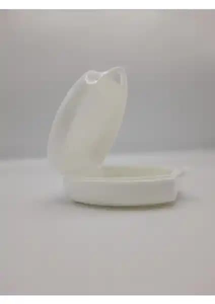 Diş Protezi Saklama Kabı Karşılaştırması: Barış Dental ve Polywax Modellerinin Özellikleri ve Kullanıcı Yorumları