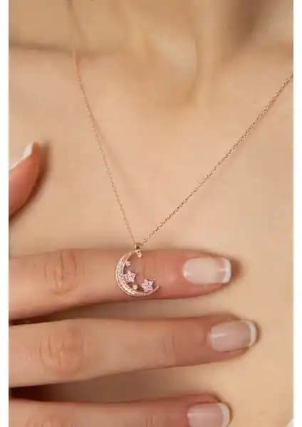 Elika Silver Kadın Taşlı Ay Yıldız Model Kolye: Zarif ve Dayanıklı Gümüş Takı Tasarımı