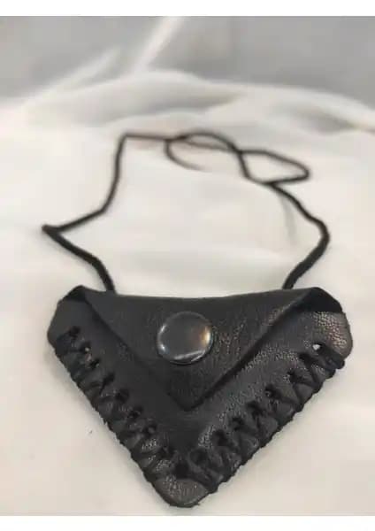 Erkek Üçgen Orta Boy Cevşen ve Muska: Dini Temalara Sahip Estetik ve Dayanıklı Aksesuar