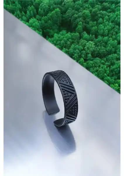 Erkekler İçin Ayarlanabilir Siyah ve Gümüş Kaplama Yüzüklerin Karşılaştırması