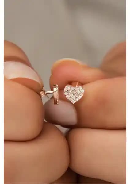 Nereze 925 Ayar Gümüş Minik Rose Kalp Küpe Şık ve Anlamlı Tasarım