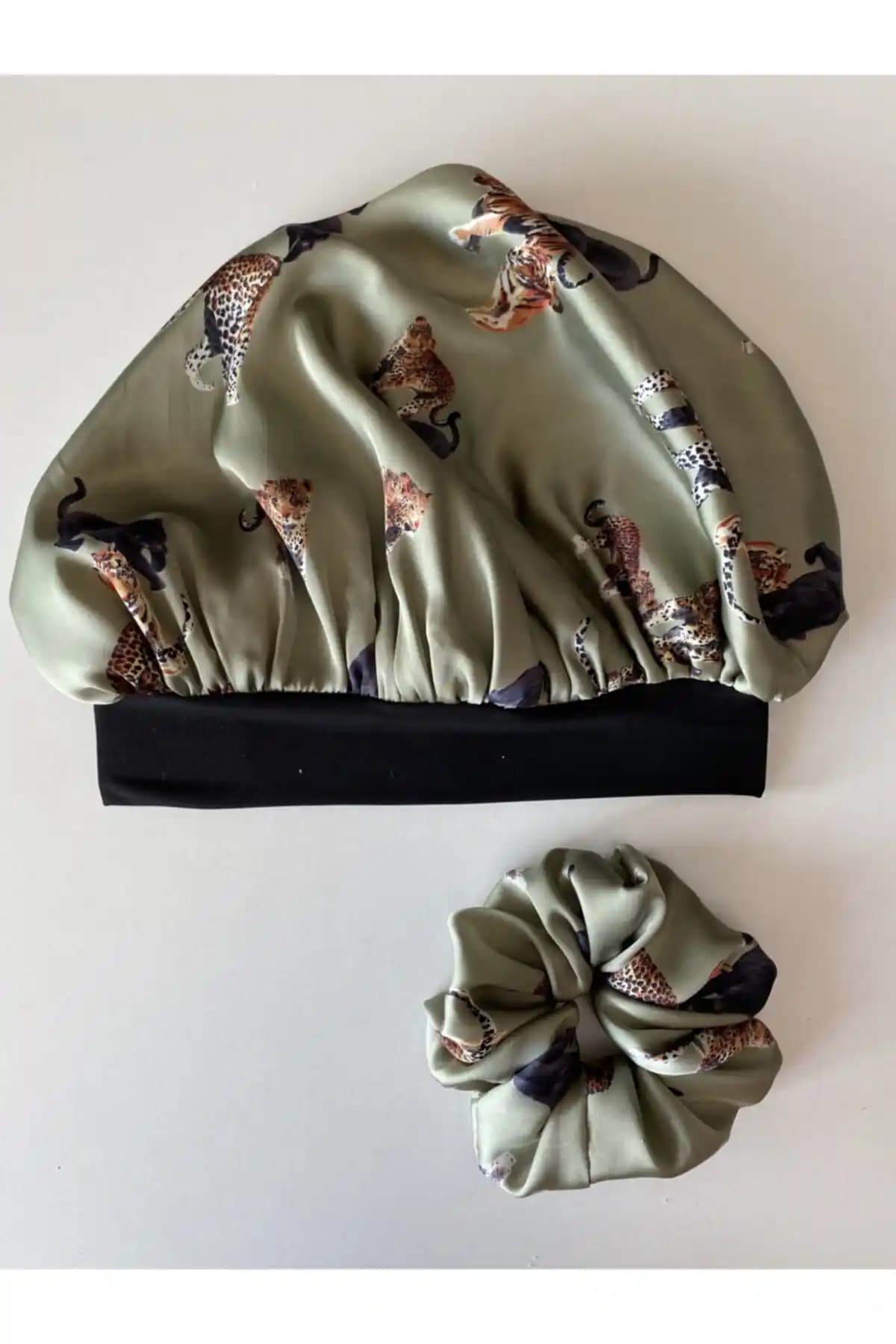 Pistore Kıvırcık Saçlar İçin Yeşil Kaplan Desenli Saten Bone ve Toka Seti Ürün Tanıtımı