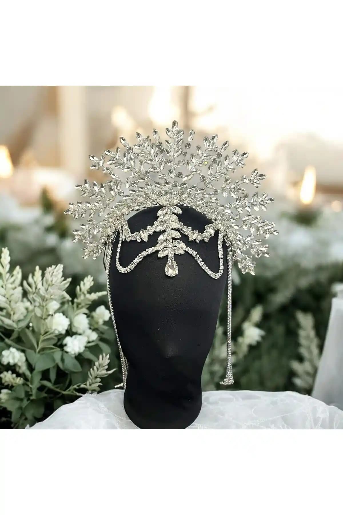 Sabek Bujiteri Büyük Gelin Tacı Estetik ve Dayanıklı Tasarımıyla Öne Çıkıyor