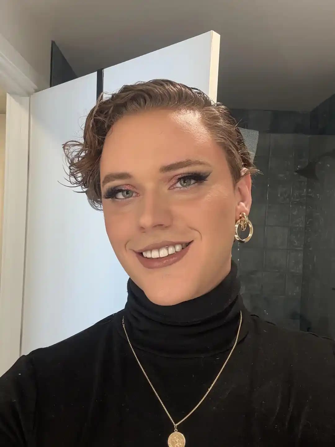 Eyeliner Uygulamasında Teknikler ve Makyajda Başarı İçin İpuçları