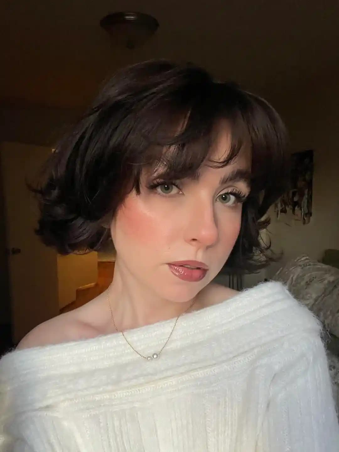 Gece Randevusu İçin Doğal ve Kalıcı Makyaj Ürünleri ve Uygulama Teknikleri