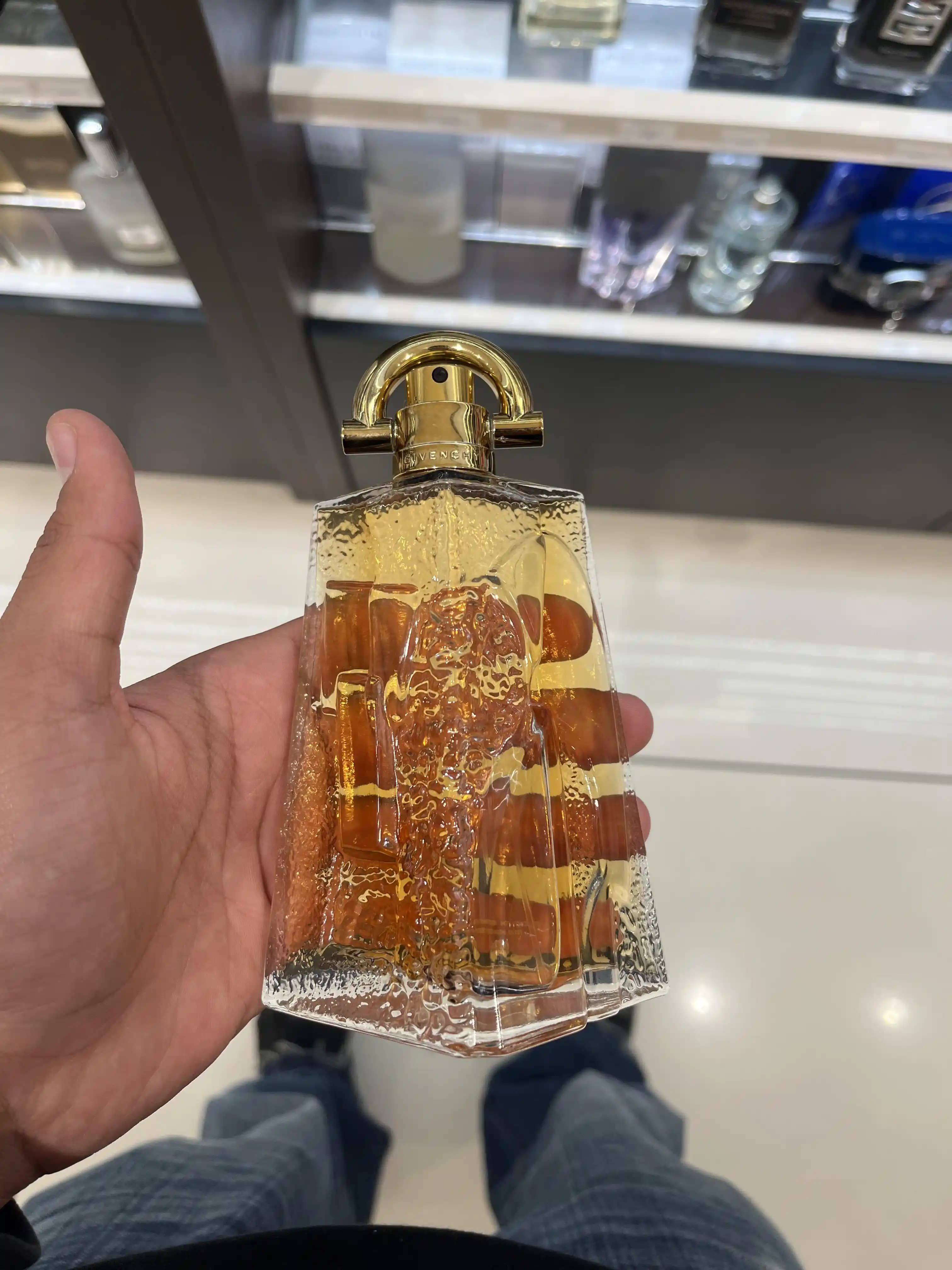 Givenchy Pi Erkek Parfümü: Koku Profili, Kullanıcı Yorumları ve Piyasadaki Yeri