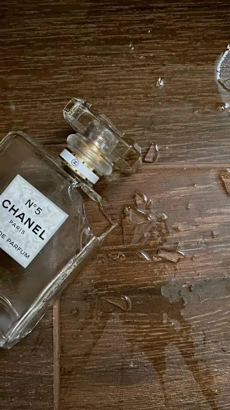 Pahalı Parfüm Şişelerinin Kırılması: Nedenler, Sonuçlar ve Koruma Yöntemleri