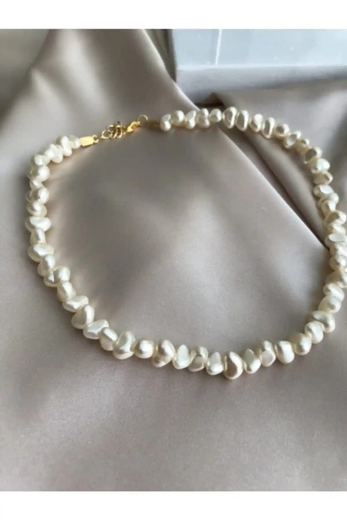 Everglow Jewelry Beyaz İnci Kolye: Zarif ve Çok Yönlü Takı Seçeneği