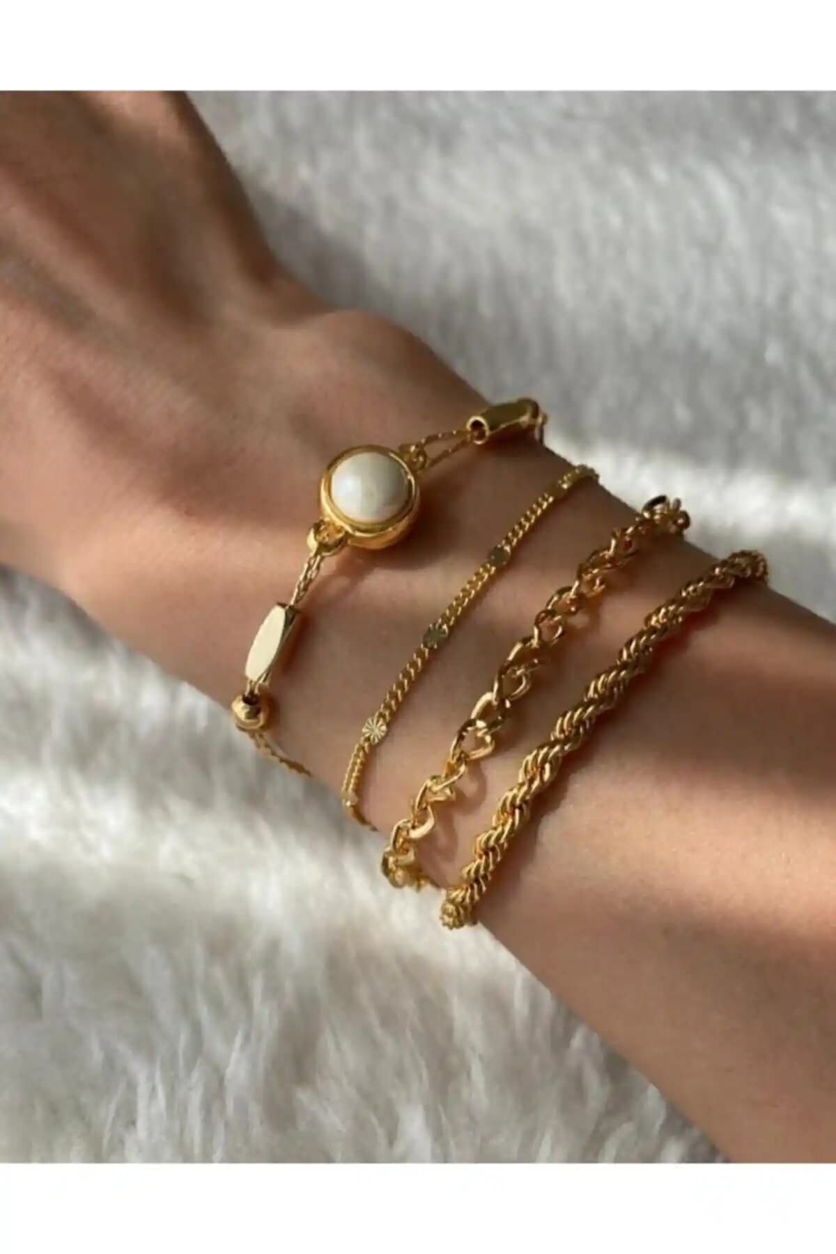 MagicStone Sunny Days Dörtlü Kombin Bileklik: Şıklık ve Dayanıklılık Sunan Zarif Takı Seti