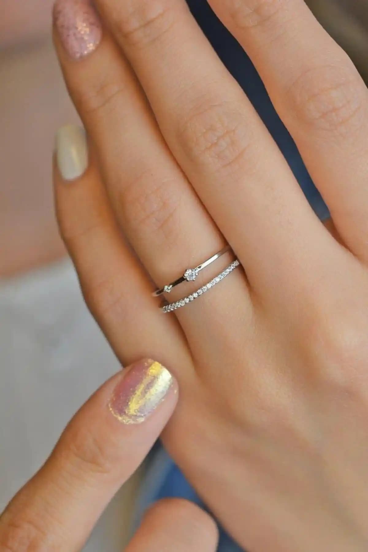 Sacce Scarves & Accessories'in çift sıra ince yüzüğüyle şıklığınızı tamamlayın