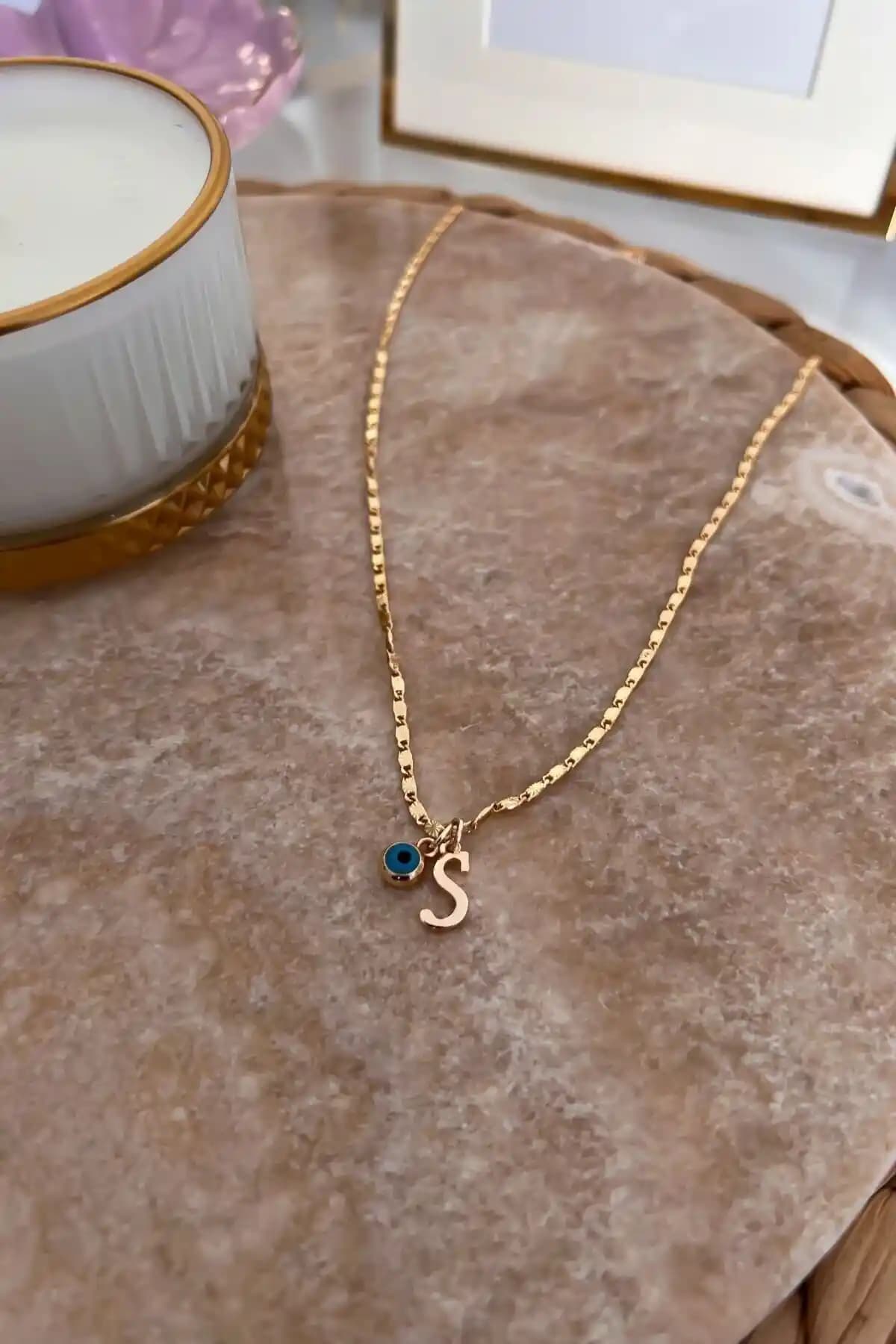 Trendy Butik Altın Kaplama Kişiye Özel Nazar ve S Harfi Uçlu Kolye Detayları