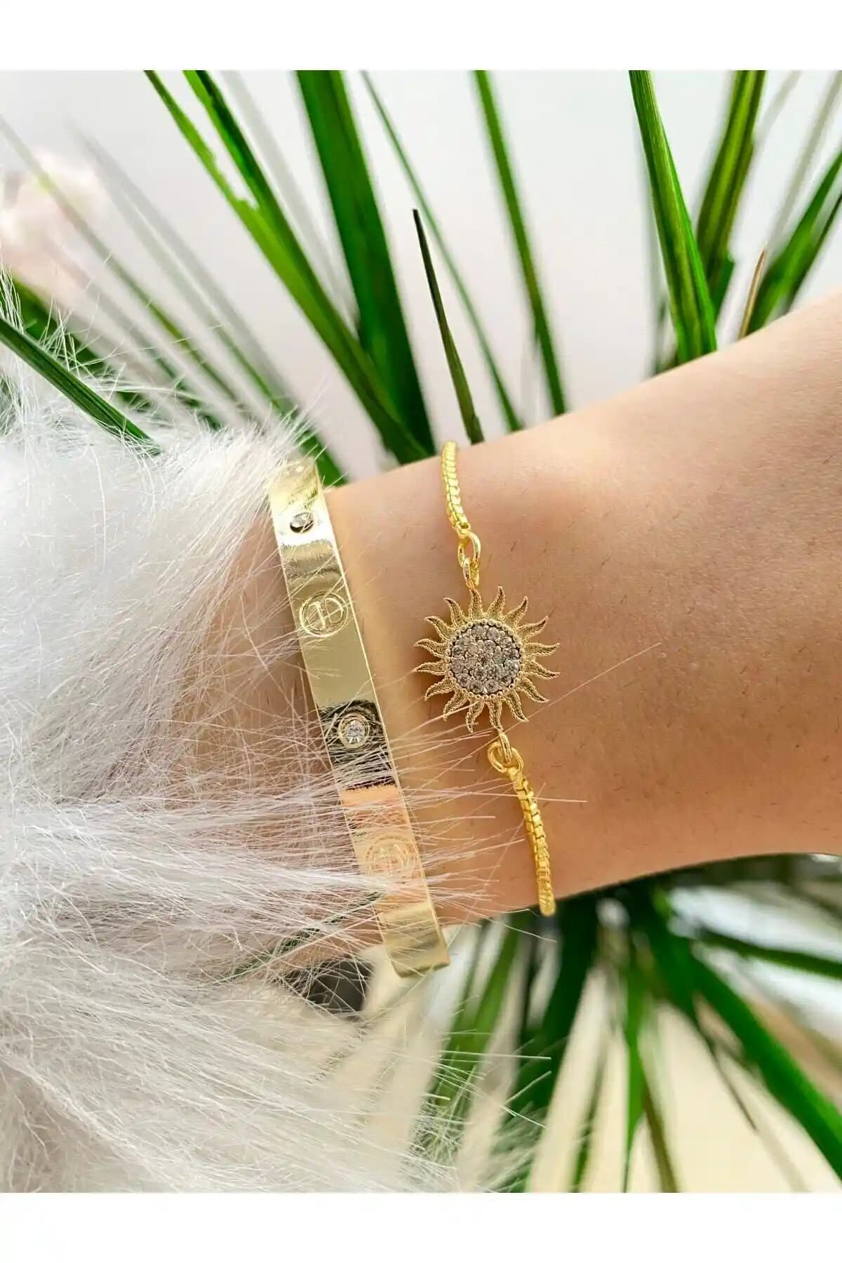 Jenny Daphne Kadın 2 Adet Kombin Altın Kaplama Renk Atmaz Bileklik Seti: Şıklık ve Dayanıklılık Özellikleri