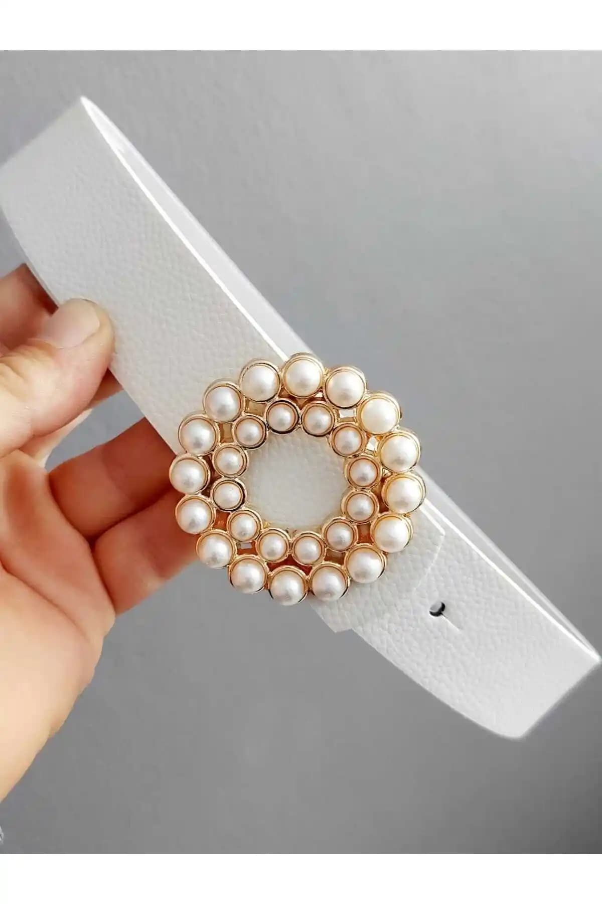 Kadın Kemerleri Karşılaştırması: İnci Taşlı ve Taşsız Modellerin Özellikleri ve Kullanım Avantajları