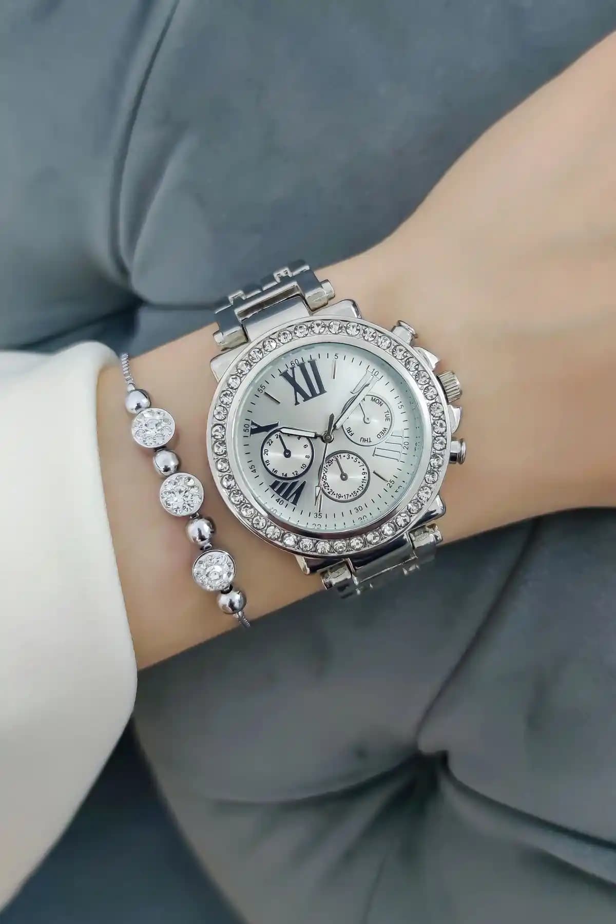 Michael Knight Bileklikli Kol Saati Şıklık ve Dayanıklılığı Bir Arada Sunar