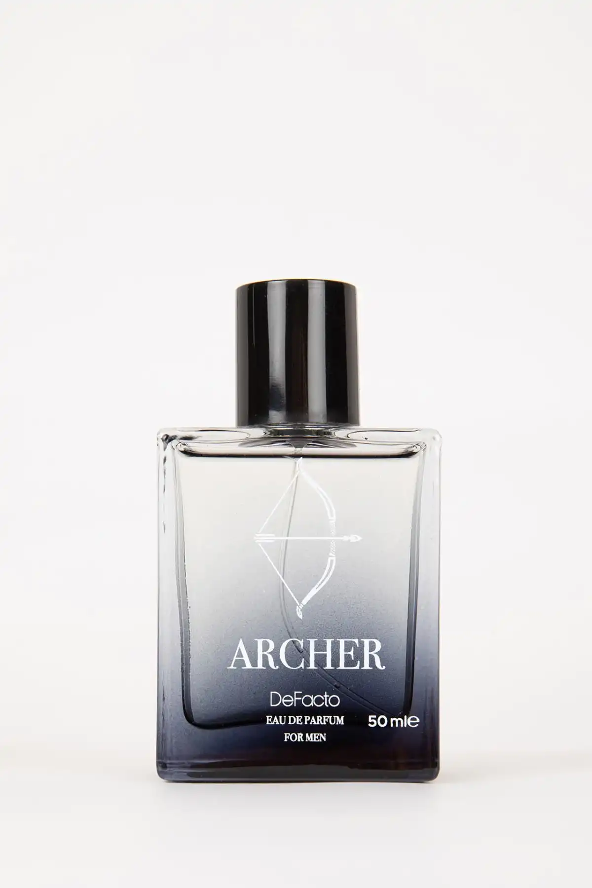 Defacto Archer ve Black Erkek Parfüm Karşılaştırması: Hangisi Seçilmeli?
